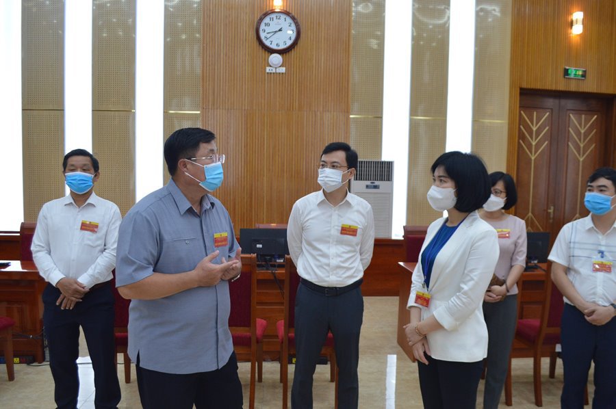 Phó Chủ tịch HĐND TP Phùng Thị Hồng Hà kiểm tra công tác tổ chức bầu cử tại quận Hoàng Mai - Ảnh 1