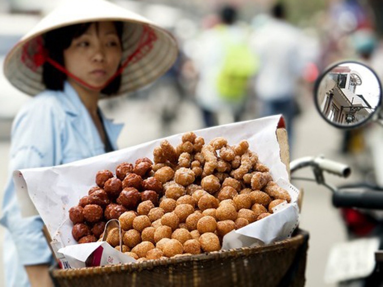 Những món ăn đường phố dưới 10.000 đồng ở Hà Nội - Ảnh 9