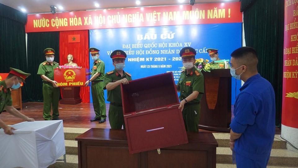 Hà Nội: Những “cử tri đặc biệt” bỏ phiếu trong Trại tạm giam số 1 - Ảnh 1