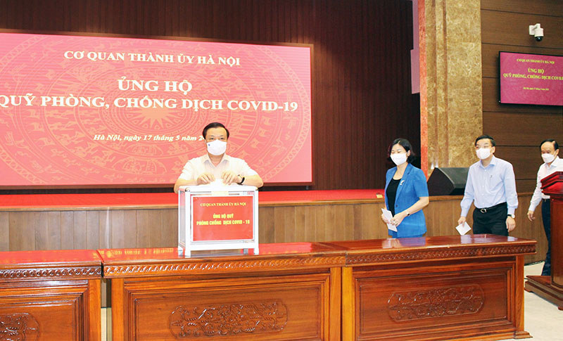 Cơ quan Thành ủy Hà Nội ủng hộ Quỹ phòng, chống dịch Covid-19 - Ảnh 1
