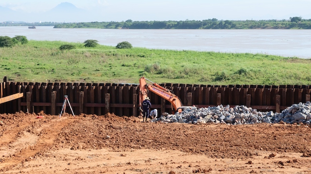 Hà Nội: Công ty CP Nước mặt sông Hồng chậm khắc phục sự cố nứt đê sông Hồng - Ảnh 1