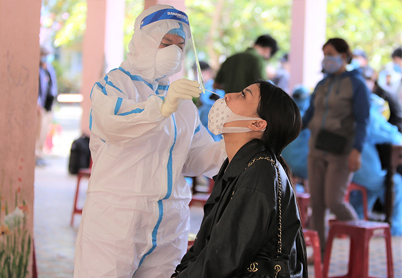 Nhân viên y tế trường tiểu học ở Đà Nẵng mắc Covid-19 - Ảnh 1