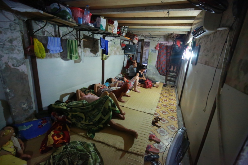 Cận cảnh khu nhà trọ điều hòa giá 15.000 đồng ở Hà Nội - Ảnh 6