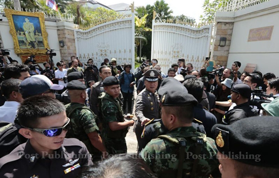 Cảnh sát Thái Lan thu được một số bằng chứng tại nhà bà Yingluck - Ảnh 1