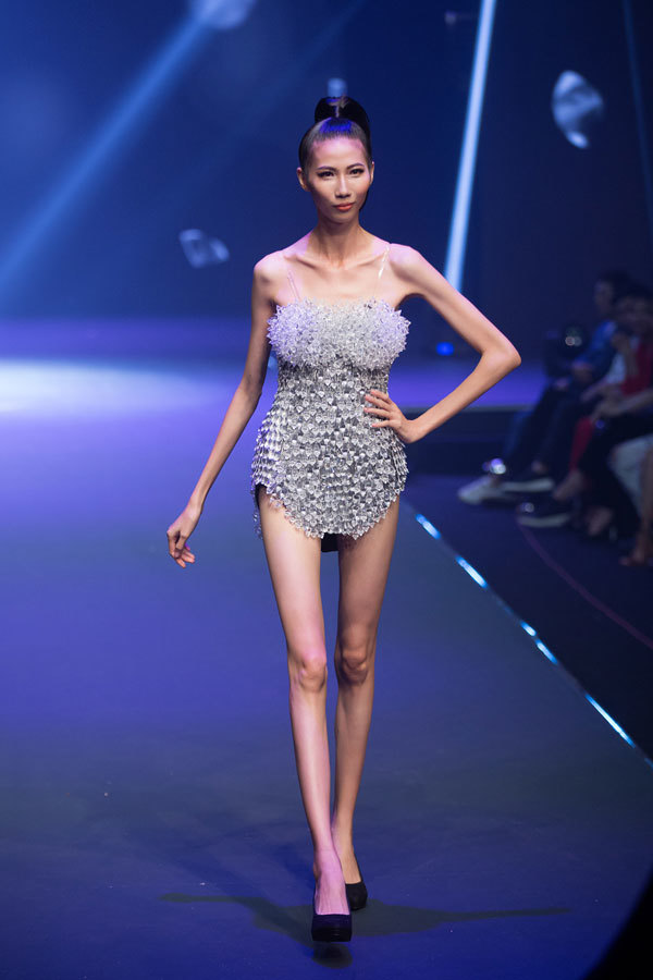 Những đôi chân “gây bão” của Vietnam’s next top model 2017 - Ảnh 1
