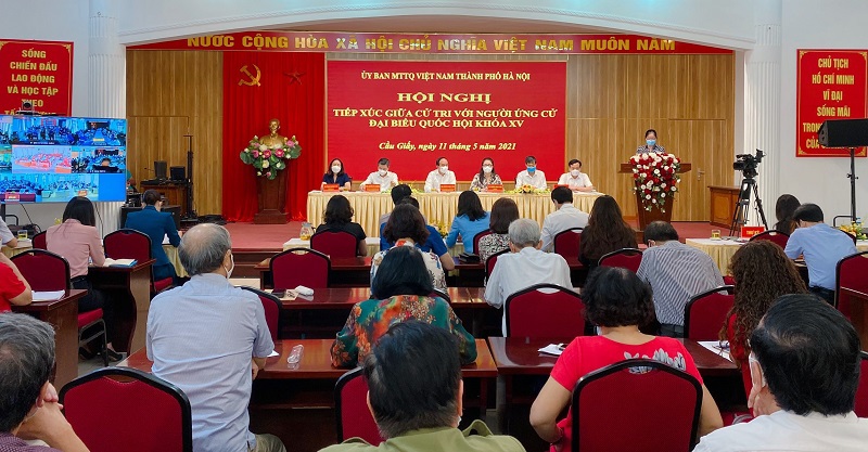 Chủ tịch HĐND TP Nguyễn Ngọc Tuấn cùng các ứng cử viên đại biểu Quốc hội khóa XV tiếp xúc cử tri quận Cầu Giấy - Ảnh 1