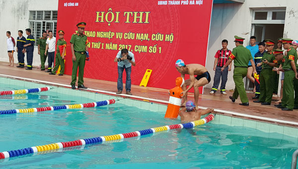 Những hình ảnh Cứu hộ cứu nạn dưới nước của Cảnh sát PCCC Hà Nội - Ảnh 5