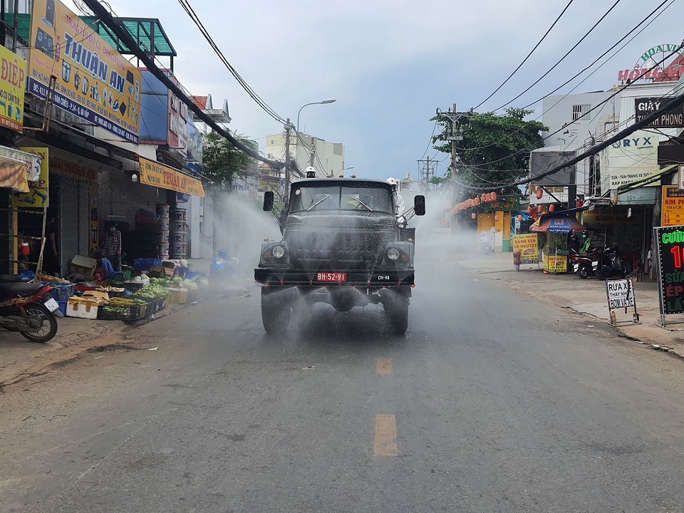 TP Hồ Chí Minh: Quân đội phun khử trùng, tiêu độc tại quận Gò Vấp - Ảnh 7
