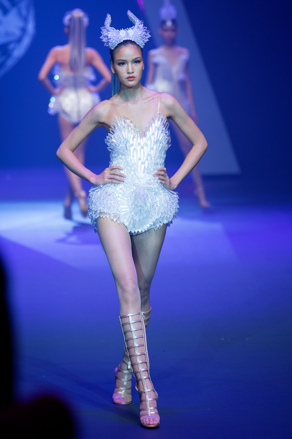 Những đôi chân “gây bão” của Vietnam’s next top model 2017 - Ảnh 4