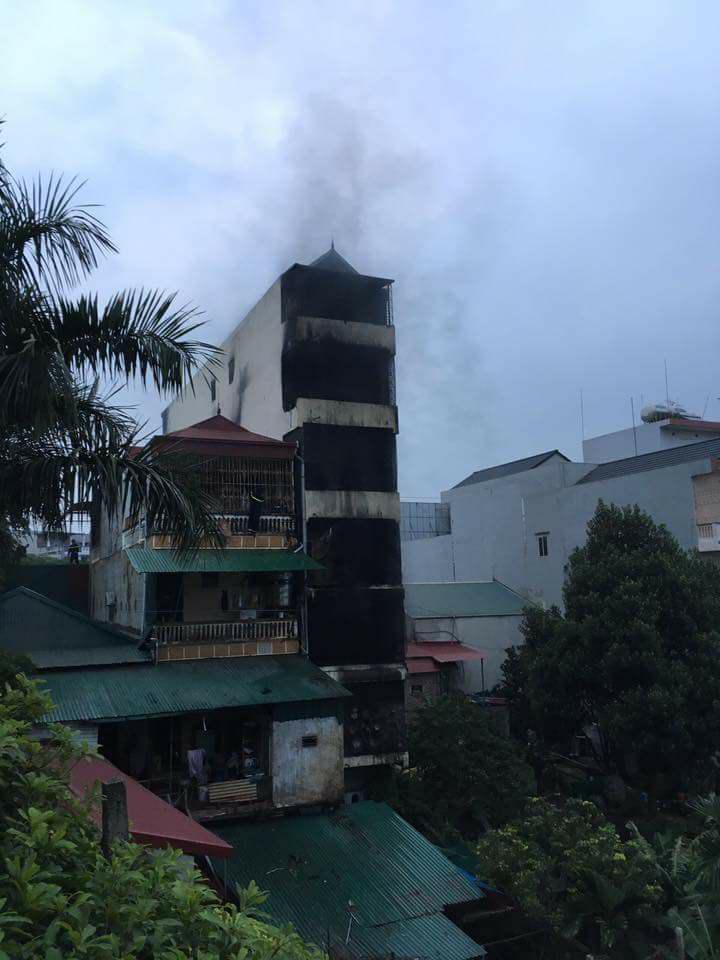 Hà Nội: Cháy nhà 5 tầng ở thị trấn Xuân Mai, hai người thiệt mạng - Ảnh 1