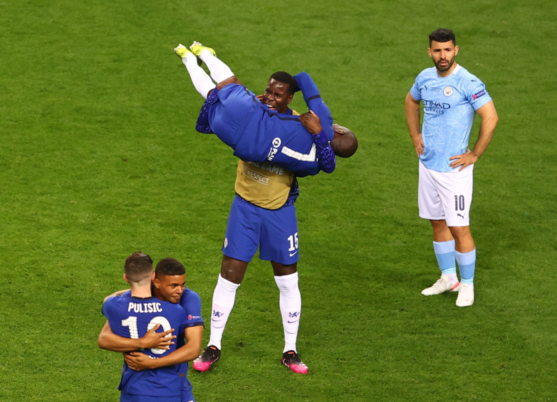Màn ăn mừng đầy cảm xúc của Chelsea sau khi vô địch Champions League - Ảnh 3