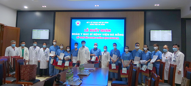 Đoàn y, bác sĩ Đà Nẵng lên đường hỗ trợ Bắc Giang chống dịch Covid-19 - Ảnh 1