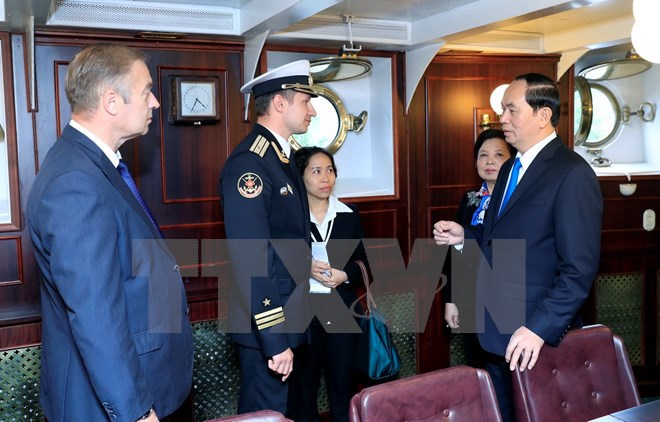 Chủ tịch nước và đoàn đại biểu Việt Nam thăm Chiến hạm Rạng Đông - Ảnh 4