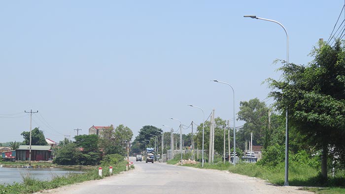 Huyện Phú Xuyên hoàn thành dự án lắp đặt điện chiếu sáng - Ảnh 1