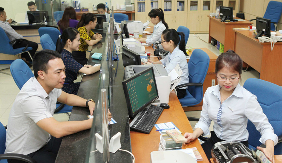 Quyền Giám đốc Quốc gia WB tại Việt Nam Sebastian Eckardt: Chưa nên nới lỏng  chính sách tiền tệ - Ảnh 2