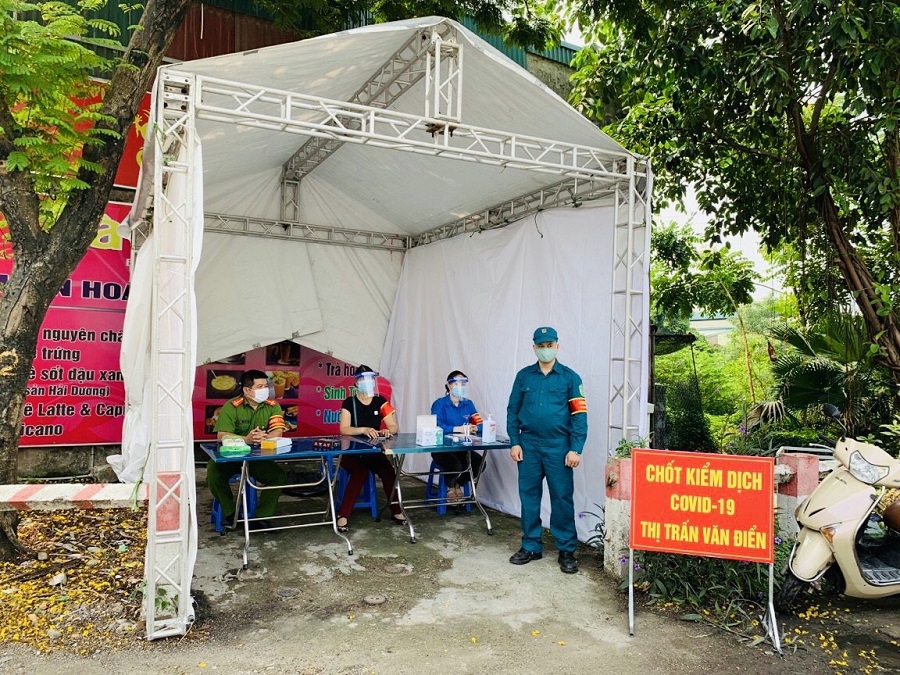 Huyện Thanh Trì: Lập 70 chốt kiểm soát người ra vào, phạt các trường hợp vi phạm hơn 300 triệu đồng - Ảnh 1