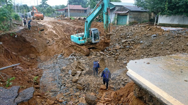Lai Châu di dời dân khẩn cấp do xuất hiện hố cáttơ 600 m2 - Ảnh 1