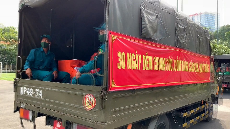 TP Hồ Chí Minh: Tặng 100.000 phần quà cho người dân gặp khó khăn do ảnh hưởng của dịch Covid-19 - Ảnh 7