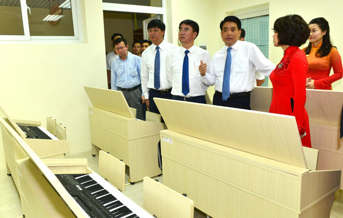 Chủ tịch Nguyễn Đức Chung dự khai giảng năm học mới tại trường THCS Thanh Xuân - Ảnh 2