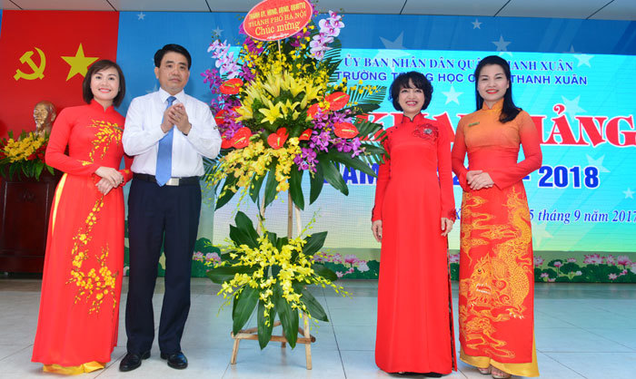 Chủ tịch Nguyễn Đức Chung dự khai giảng năm học mới tại trường THCS Thanh Xuân - Ảnh 3
