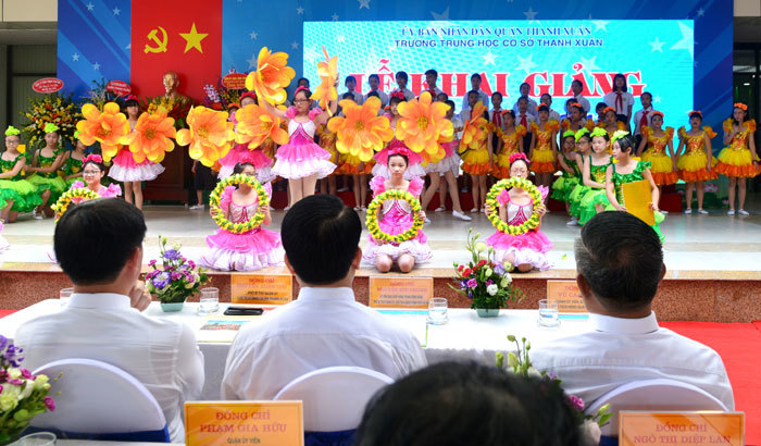 Hà Nội: Hơn 1,8 triệu học sinh náo nức dự lễ khai giảng năm học mới - Ảnh 18