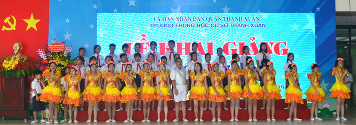 Hà Nội: Hơn 1,8 triệu học sinh náo nức dự lễ khai giảng năm học mới - Ảnh 19