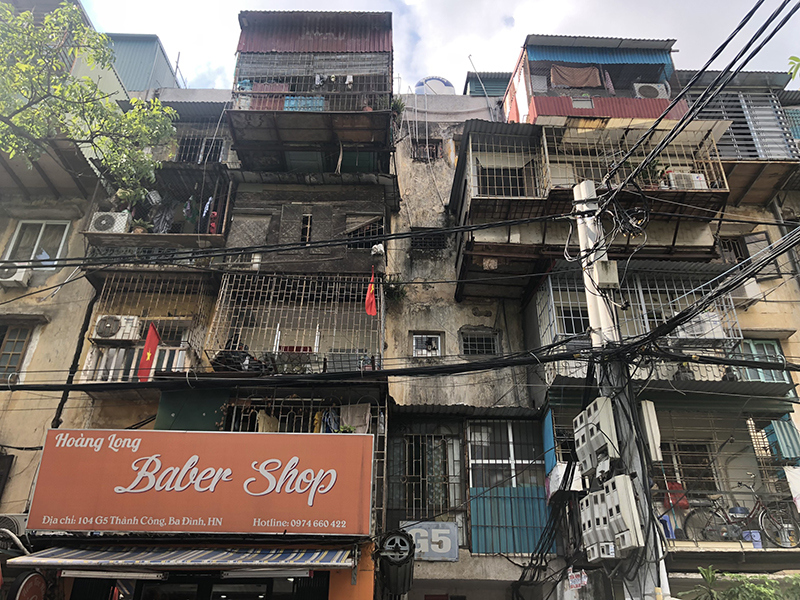 Hà Nội: Cận cảnh 2 tòa chung cư cũ xuống cấp nguy hiểm cấp D - Ảnh 2