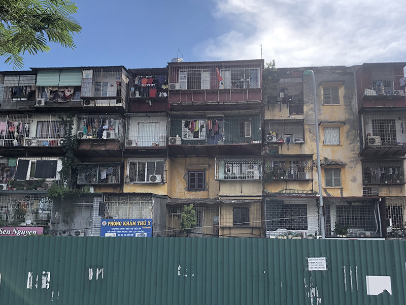 Hà Nội: Cận cảnh 2 tòa chung cư cũ xuống cấp nguy hiểm cấp D - Ảnh 4