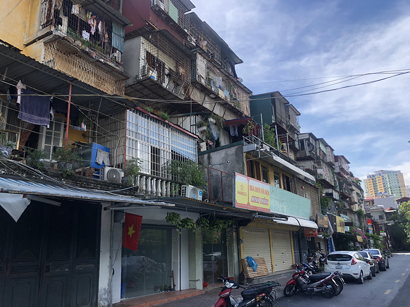 Hà Nội: Cận cảnh 2 tòa chung cư cũ xuống cấp nguy hiểm cấp D - Ảnh 8
