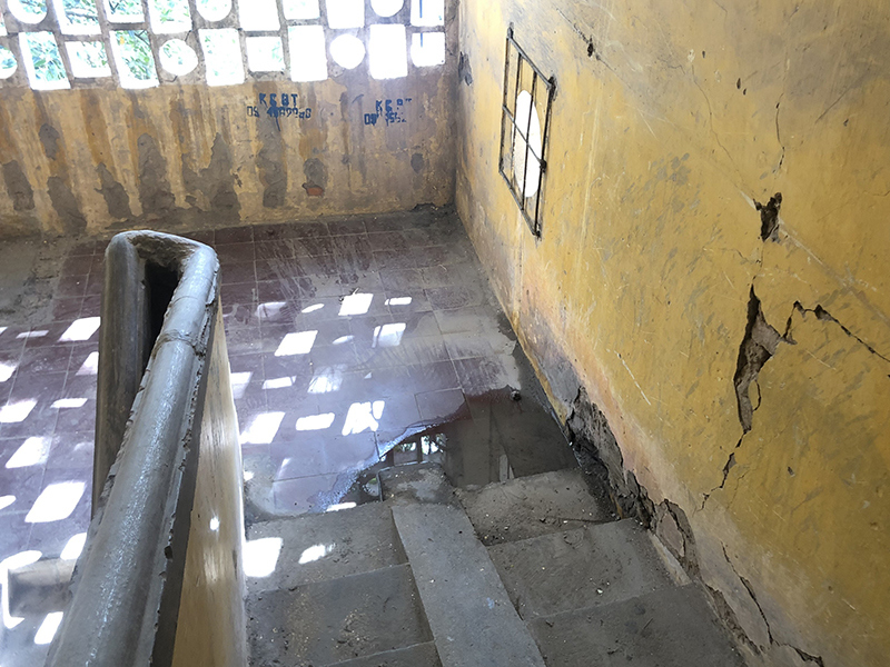 Hà Nội: Cận cảnh 2 tòa chung cư cũ xuống cấp nguy hiểm cấp D - Ảnh 6