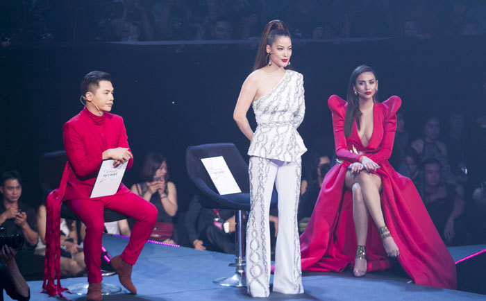 Những đôi chân “gây bão” của Vietnam’s next top model 2017 - Ảnh 8
