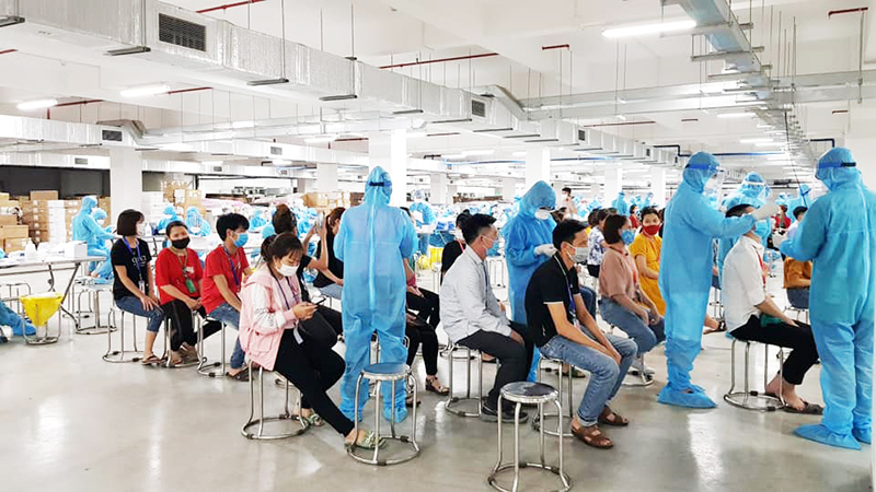 Sẽ tiêm vaccine Covid-19 cho 240.000 công nhân ở Bắc Ninh, Bắc Giang - Ảnh 1