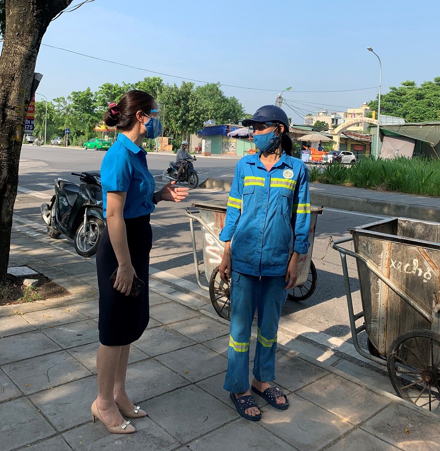 Hà Nội: Kịp thời hỗ trợ công nhân môi trường bị cướp khi đang thu gom rác - Ảnh 2