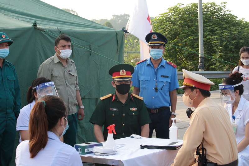[Ảnh] Chính thức kích hoạt 22 chốt phòng chống dịch tại các cửa ngõ Thủ đô Hà Nội - Ảnh 7