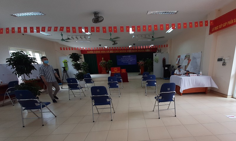 Chủ tịch HĐND TP Nguyễn Ngọc Tuấn kiểm tra một số khu vực bỏ phiếu tại Thanh Xuân, Nam Từ Liêm: Đặc biệt coi trọng đảm bảo an toàn sức khỏe cho cử tri khi đi bỏ phiếu - Ảnh 3