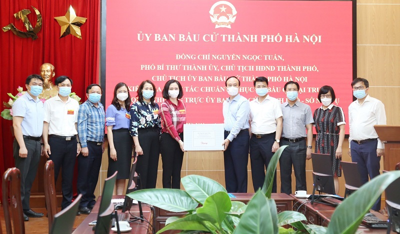 Chủ tịch Ủy ban Bầu cử TP Nguyễn Ngọc Tuấn: Sở Nội vụ thực hiện tốt vai trò cơ quan Thường trực Ủy ban Bầu cử TP trong điều kiện nhiều khó khăn, vất vả - Ảnh 4