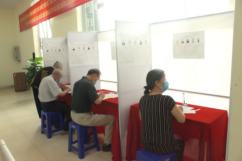 Quận Hoàng Mai: Cử tri Tổ dân phố số 34, phường Đại Kim phấn khởi thực hiện quyền bầu cử - Ảnh 8