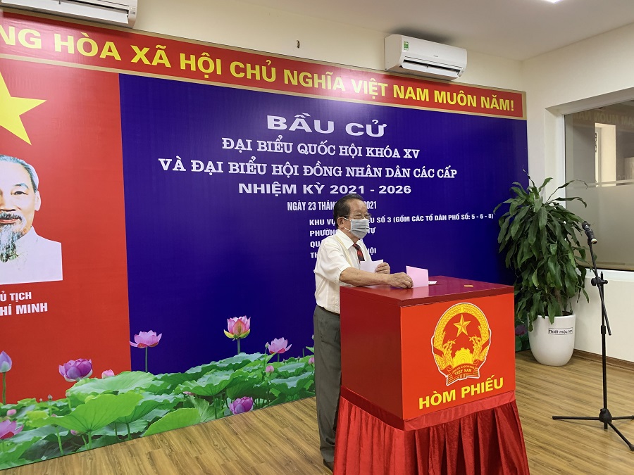Hình ảnh Chủ tịch HĐND TP Hà Nội Nguyễn Ngọc Tuấn và cử tri thực hiện quyền, trách nhiệm của công dân trong ngày bầu cử - Ảnh 8