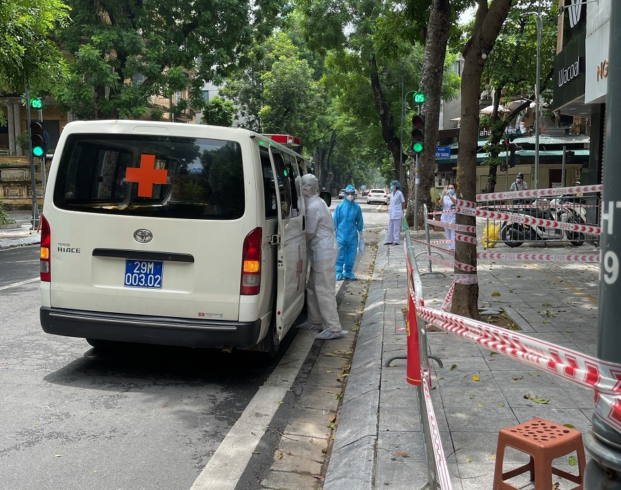 Quận Hai Bà Trưng: Phong tỏa tạm thời khu vực tại phố Bà Triệu do có các ca bệnh Covid-19 - Ảnh 2