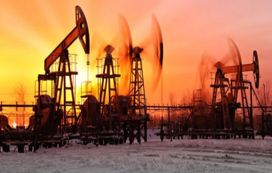 Nguồn cung dư thừa khiến giá dầu thế giới khó phục hồi - Ảnh 1