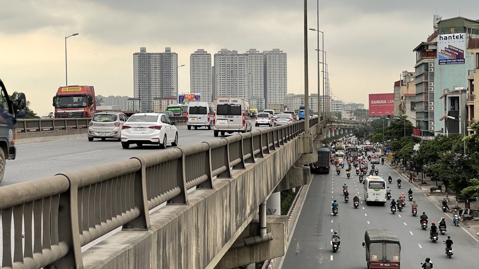 Ngày cuối cùng của kỳ nghỉ lễ 30/4 - 1/5, giao thông cửa ngõ Hà Nội bất ngờ thông thoáng - Ảnh 8