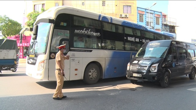 Hà Nội: CSGT huy động tối đa quân số đảm bảo an toàn giao thông trong dịp nghỉ lễ 30/4-1/5 - Ảnh 3