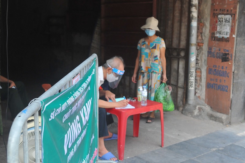 Quận Hoàn Kiếm, Hà Nội: “Vùng xanh” ngăn chặn dịch từ bên ngoài, bảo vệ khu dân cư bên trong - Ảnh 2