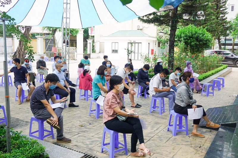 Chùm ảnh: Quận Thanh Xuân xét nghiệm Covid-19 cho 854 người trở về từ Đà Nẵng - Ảnh 1