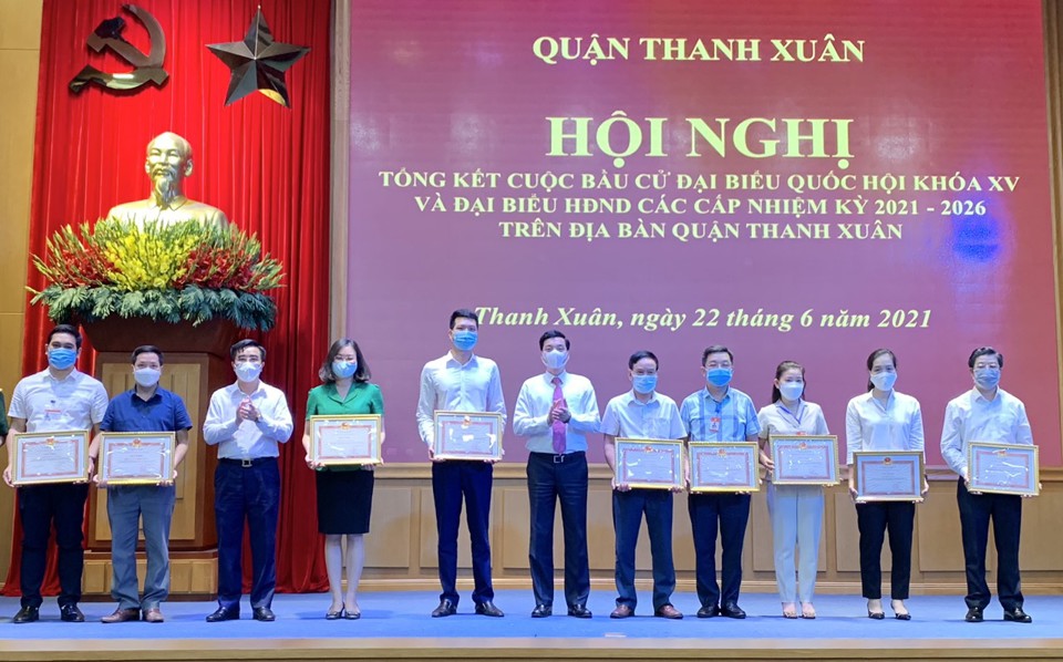 Phó Chủ tịch HĐND TP Phùng Thị Hồng Hà dự tổng kết công tác bầu cử quận Thanh Xuân - Ảnh 3