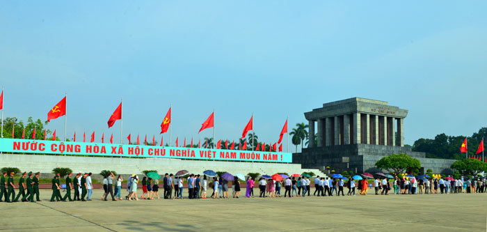 Lãnh đạo Đảng, Nhà nước, TP Hà Nội viếng Chủ tịch Hồ Chí Minh - Ảnh 9