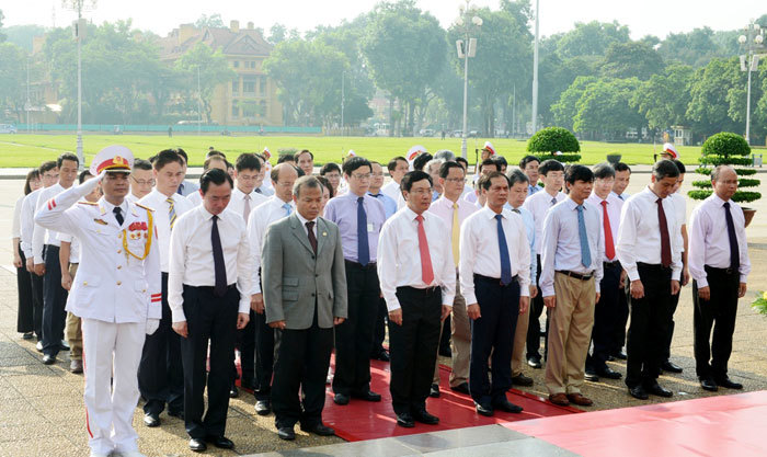 Lãnh đạo Đảng, Nhà nước, TP Hà Nội viếng Chủ tịch Hồ Chí Minh - Ảnh 7