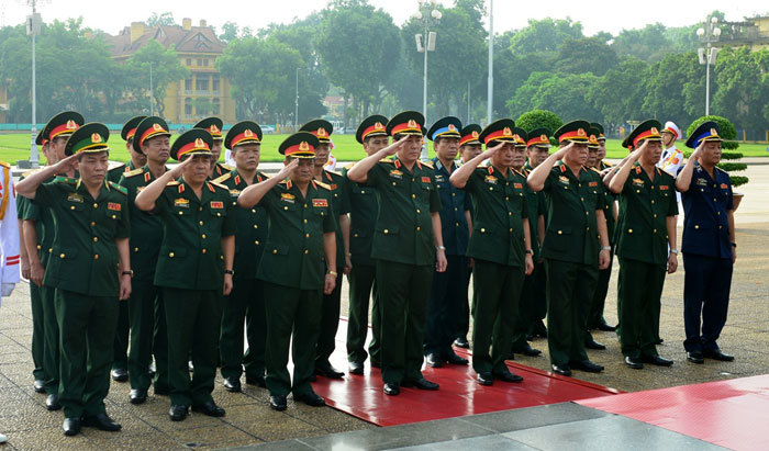 Lãnh đạo Đảng, Nhà nước, TP Hà Nội viếng Chủ tịch Hồ Chí Minh - Ảnh 6