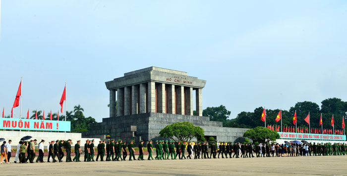 Lãnh đạo Đảng, Nhà nước, TP Hà Nội viếng Chủ tịch Hồ Chí Minh - Ảnh 8