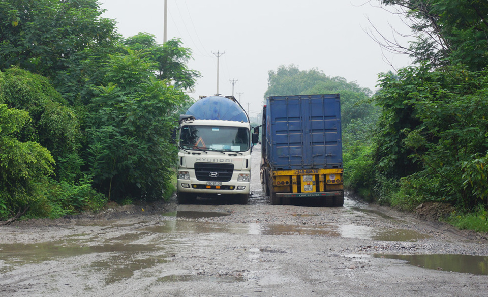 Phường Trần Phú, quận Hoàng Mai: Dân khổ vì đường xuống cấp - Ảnh 1